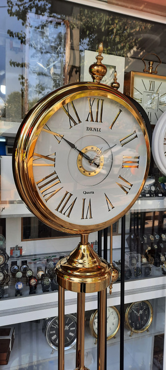 طلایی براق با صفحه سفید و مشکی