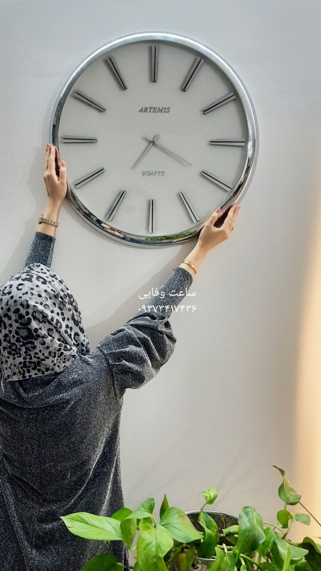 ساعت دیواری آرتمیس۲۰۴۵ قطر۶۰ سیلور نقره ای