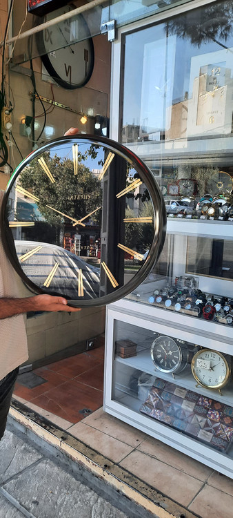 قاب تیتانیوم با صفحه مشکی و عدد طلایی