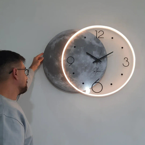 ماه رنگ طوسی