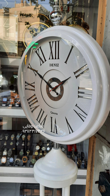 بدنه سفید با عدد و پاندول نقره ای