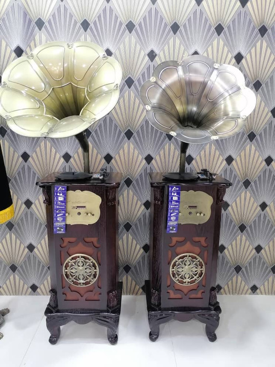 قهوه ای با شیپور فایبرگلاس و شیپور فلزی