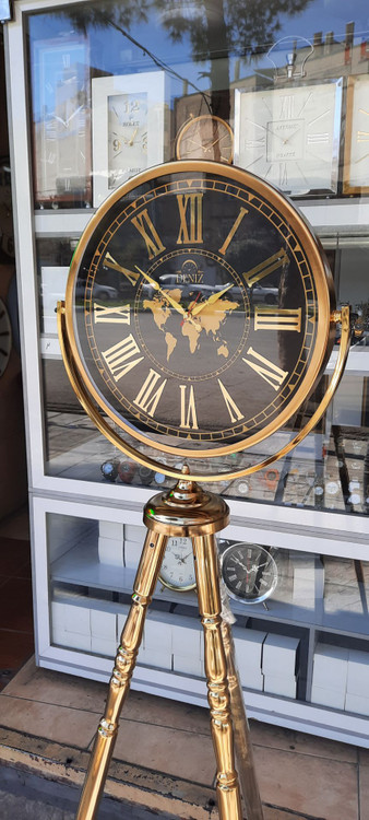 سه پایه طلایی صفحه مشکی