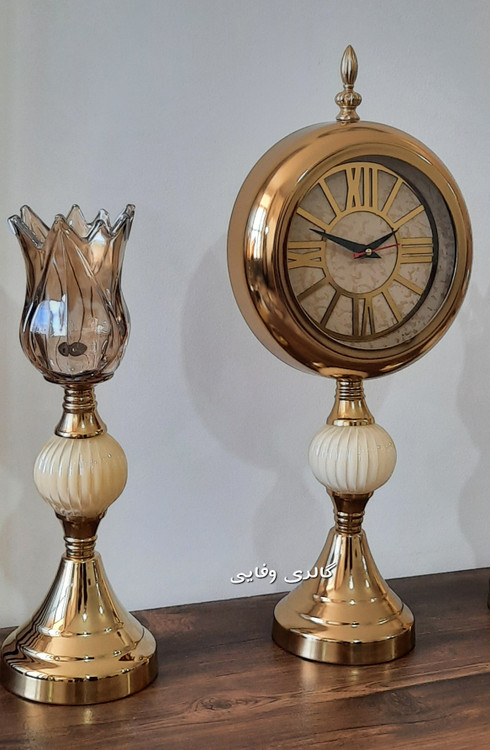 ساعت و شمعدان رومیزی کرم طلایی