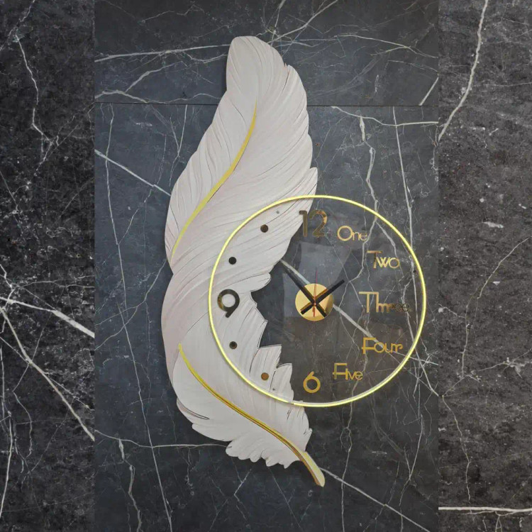 پر عمودی سفید طلایی