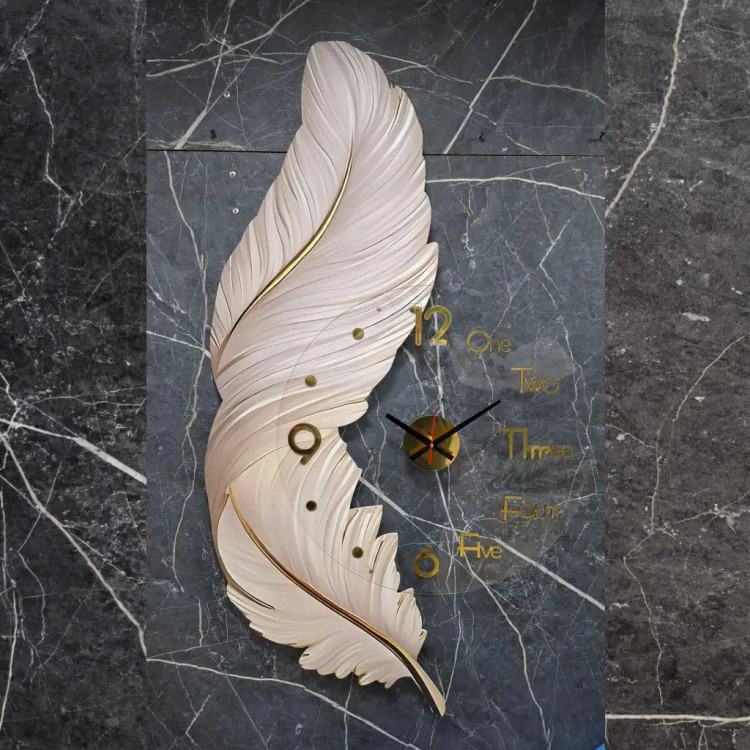 ساعت پر کرم رنگ عمودی