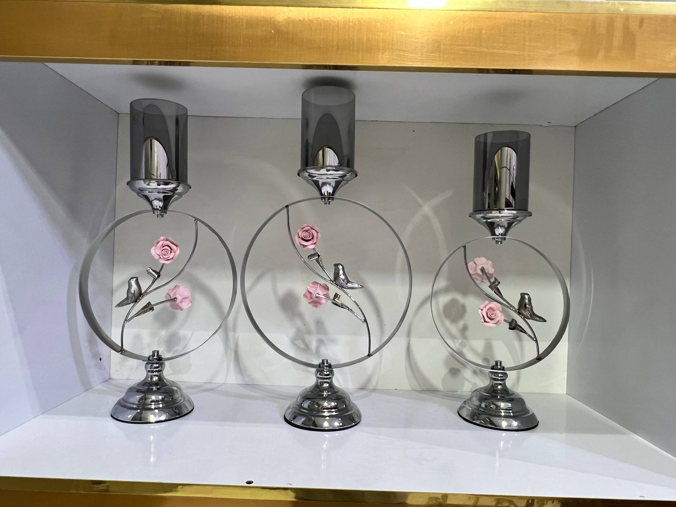 شمعدان فلزی رومیزی گلدار سه عددی شمعدان گلدار طلایی و نقره ای ارسال از تهران